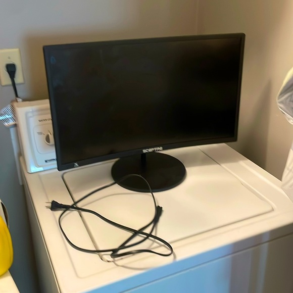 “32” inch Gaming sceptre monitor barley used